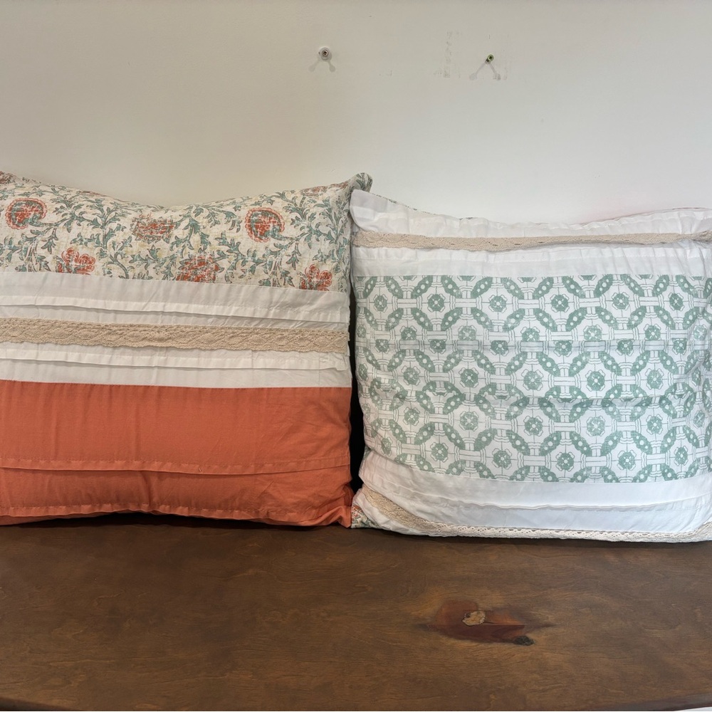Floral and Geometric Patterned Pillow Set